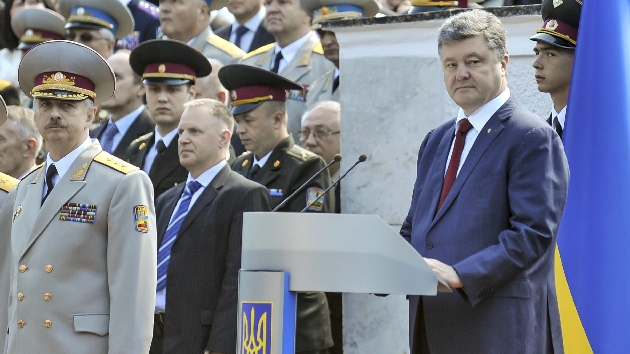 Poroshenko hizo el anuncio durante discurso en instituto militar. (EFE)