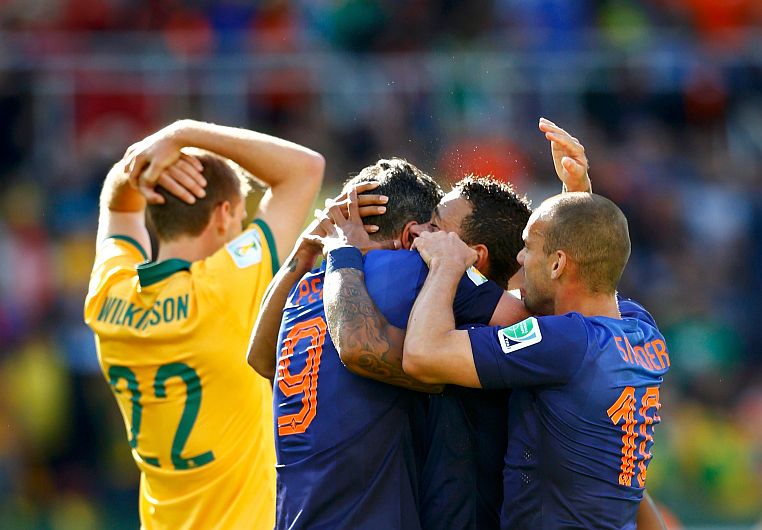 Depay celebra el gol con el que Holanda pasó del susto a la Alegría. (Reuters)