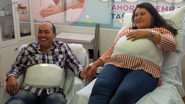 Huggies trajo al Perú la faja que permite a padres sentirse ‘embarazados’. (Difusión)