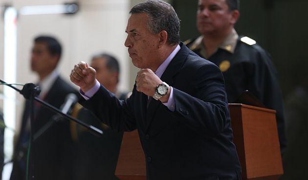 Daniel Urresti tuvo gestos marciales al asumir el cargo de ministro del Interior. (Rafael Cornejo)