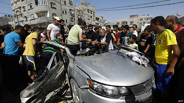 Dos milicianos palestinos fallecieron en un ataque selectivo israelí en Gaza.  (AFP)