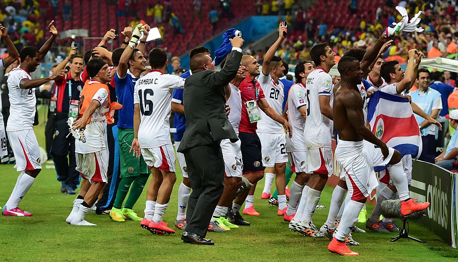 Costa Rica sigue haciendo historia en Brasil 2014: clasificó a cuartos de final tras derrotar en la tanda de penales a Grecia. (AFP)