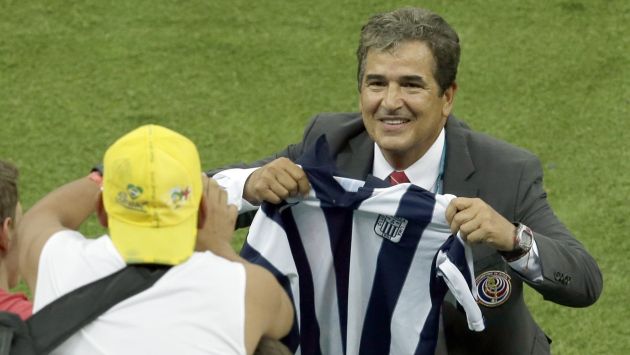 Jorge Luis Pinto celebró con camiseta de Alianza Lima. (AP)