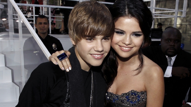 Selena Gomez se aumentará el busto por Justin Bieber. (AP)