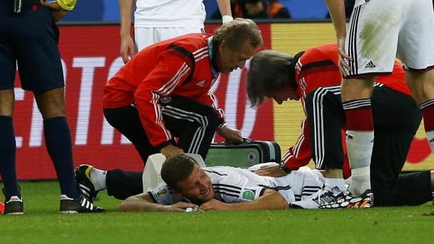 Mustafi sufrió un desgarro en el muslo de la pierna izquierda. (Reuters)