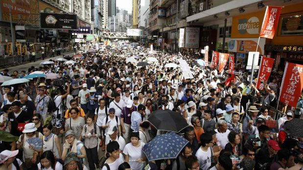 Ciento de miles de personas marcharon en Hong Kong para exigir democracia. (Reuters)