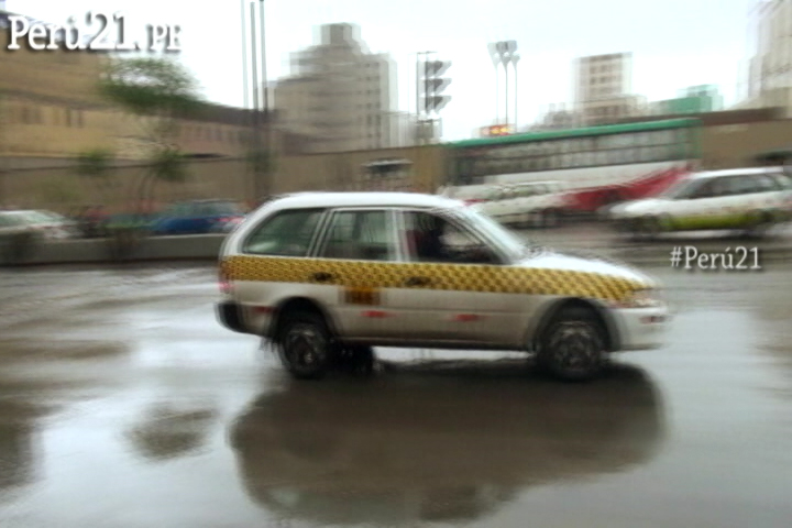 Municipalidad de Lima multó a taxis que no tengan franjas. (Perú21)
