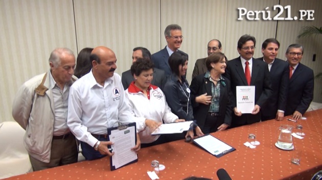 Candidatos a la Municipalidad de Lima firman acuerdo por un mejor tránsito. (Perú21)