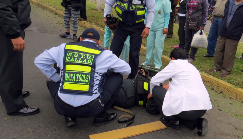 La suboficial de la Policía de Tránsito Ana Cuadros Maraví resultó herida tras ser atropellada por un taxista al que intervino en la cuadra 2 de la avenida Dominicos, en el Callao. (Difusión)