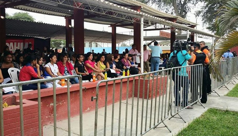 Cientos de chicas acudieron a las instalaciones del Casino Militar de Piura para el casting organizado por Corazón Serrano. (Leodan Guerrero Neira)
