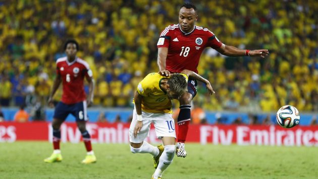 Juan Camilo Zúñiga dijo que no tuvo intención de lastimar a Neymar. (Reuters)
