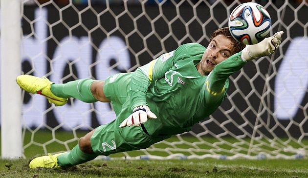 Tim Krul, el arquero ataja penales de Holanda en la Copa del Mundo 2014. (Reuters)