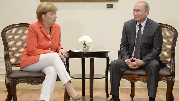 Putin y Merkel se juntaron en Rio de Janeiro. (EFE)
