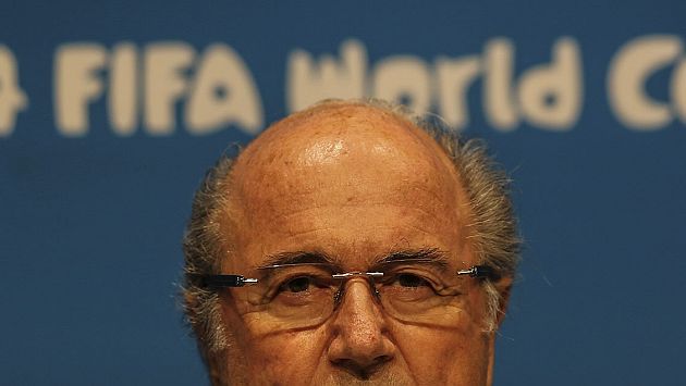 Joseph Blatter, cuestionado presidente de la FIFA, va por un quinto periodo. (EFE)