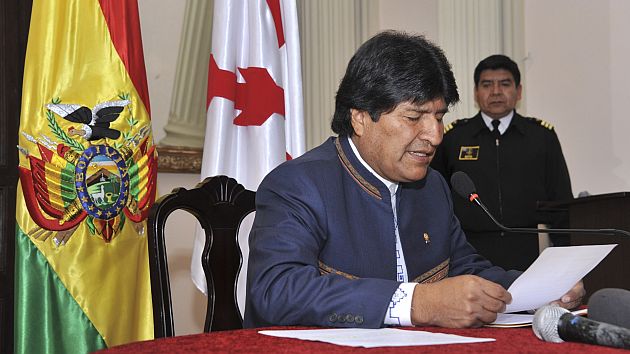 Evo Morales inscribe su candidatura presidencial en Bolivia. (Reuters)