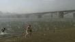 Rusia: Tormenta de granizo sorprende a bañistas en la playa 