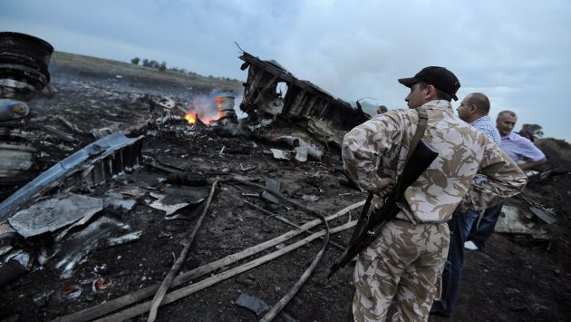 El avión habría sido abatido por un misil en una zona de Donetsk. (AFP)