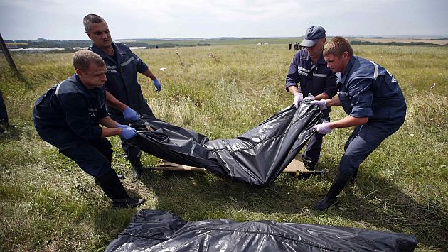 Merkel y Putin acuerdan abrir investigación sobre avión derribado. (Reuters)