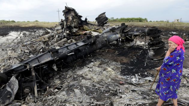 Unas 298 personas fallecieron luego de que el avión en el que viajaban se estrellara en Ucrania. (AFP)