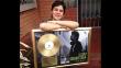 Lucho Quequezana recibe disco de oro por ventas de su álbum 'Combi'