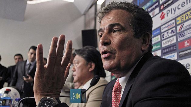 Jorge Luis Pinto se aleja de Costa Rica. (Reuters)