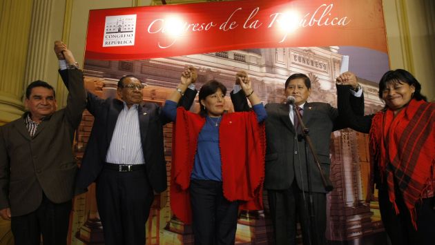 Romero, Apaza, Condori, Pari y Saavedra oficializaron su renuncia a Gana Perú y conformaron una nueva bancada. (Nancy Dueñas)