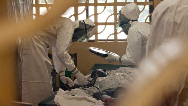 El ébola mata a un médico destacado que combatía el virus en Liberia. (Reuters)