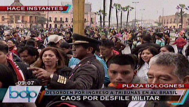 Desorden en ingreso a estrados. (Panamericana TV)