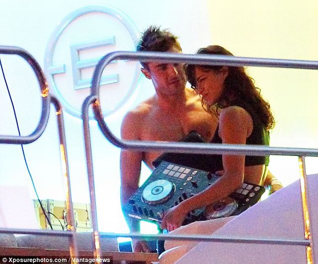 Zac Efron y Michelle Rodríguez no ocultan su relación. (dailymail.co.uk)