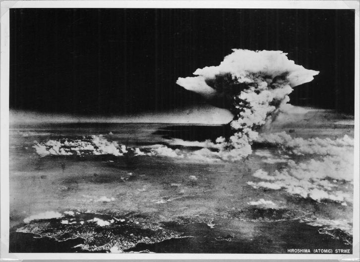 La explosión de la bomba de Hirosima tomada por el ejército estadounidense el 6 de agosto de 1945. (AP)