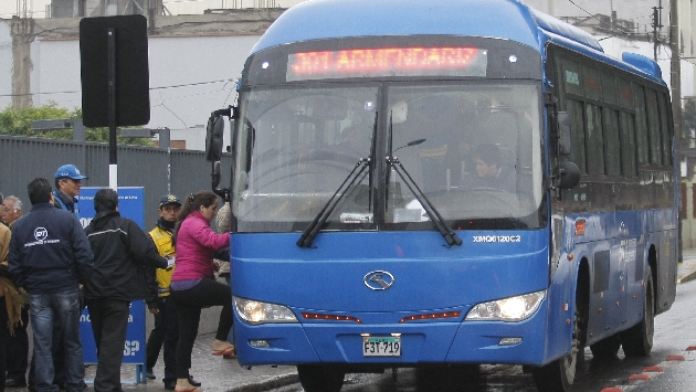 ¿Mejorará? Anuncian que frecuencia de buses del Corredor Azul se reducirá. (Luis Gonzales)