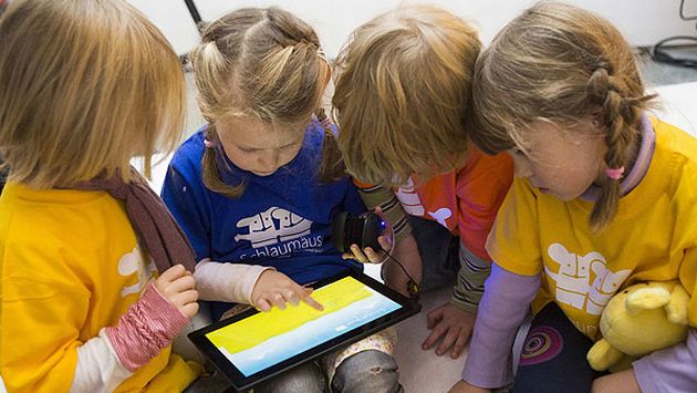 Niños cuentan con un mayor coeficiente digital que adultos, según test británico. (Reuters) 