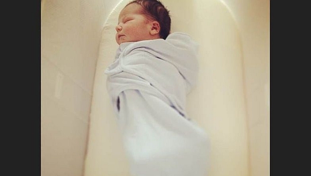 René Pérez presentó a su primer hijo,Milo,que nació el jueves de la semana pasada. (Difusión)