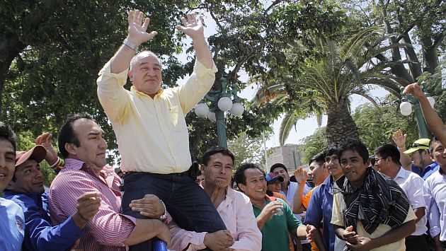 Congresista Javier Velásquez Quesquén advirtió que Roberto Torres solo asume compromisos con transportistas en busca de conseguir votos para reelegirse. (Nadia Quinteros/Perú21)