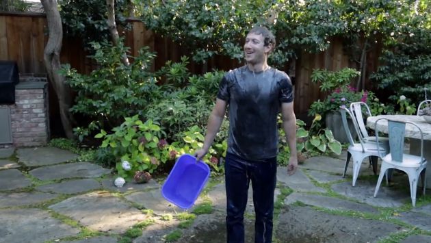 Mark Zuckerberg se echó un balde de agua helada encima para apoyar fundación que lidera las investigaciones sobre el mal de Lou Gehrig. (Facebook)