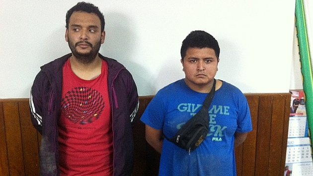 Policía captura a dos ‘robacasas’ tras persecución en Comas. (Difusión)