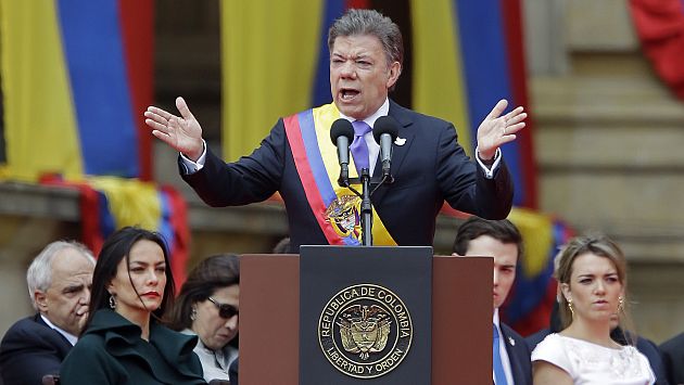 Juan Manuel Santos anuncia comisión de cese al fuego con las FARC. (AP)