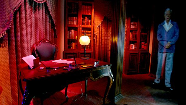 Futurista. Holograma de Mario Vargas Llosa en una de las habitaciones de su museo virtual. (Heiner Aparicio)