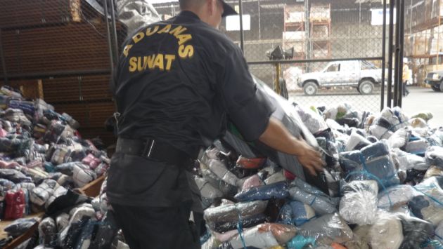 Sunat incauta camión con más de ocho mil prendas de origen chino en Ancón. (Difusión)