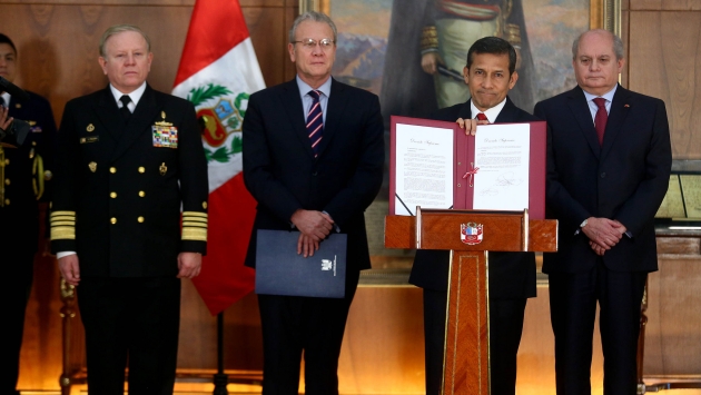 Ollanta Humala presentó el mapa oficial de la frontera marítima con Chile. (Presidencia Perú)