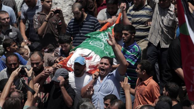 Ejercito israelí reanudó ataques luego de que colapsara el diálogo por la ruptura de la tregua. En consecuencia, más de 18 muertos y 120 heridos. (AP)