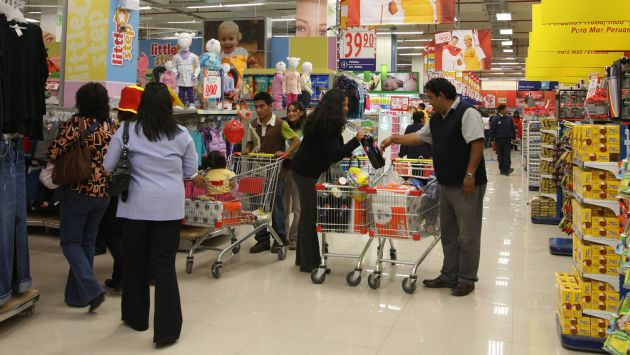 El consumo de los peruanos cae 4% en el primer semestre. (Perú21)