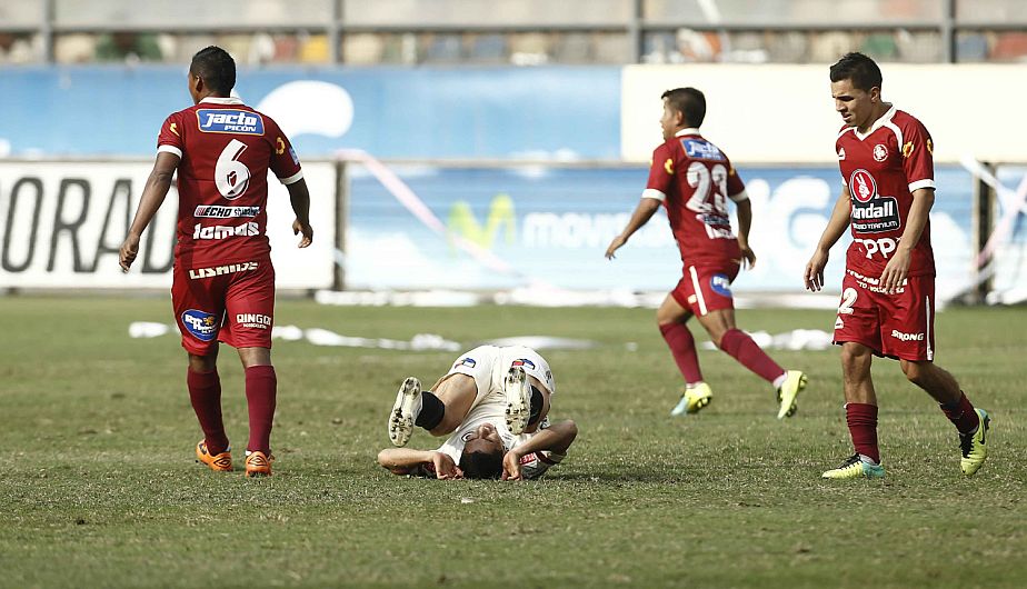 Universitario perdió 2-1 ante León de Huánuco y complicó sus chances de lograr el título del Apertura 2014 a falta de una fecha para la conclusión del torneo. (César Fajardo)