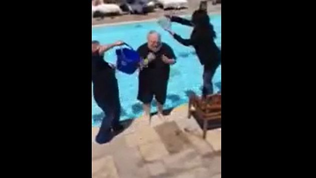 George R. R. Martin se sumó al ‘Ice Bucket Challenge’. (Youtube)