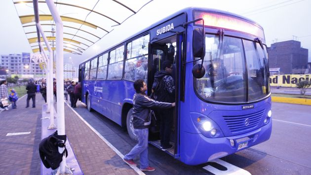 125 buses azules que desde este lunes circularán de manera ininterrumpida. (Luis Gonzales)