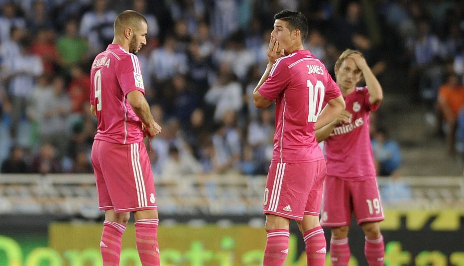 Real Madrid sufrió su primera derrota en la presente temporada de la Liga española al ser vapuleado por 4-2 por la Real Sociedad. (AFP)