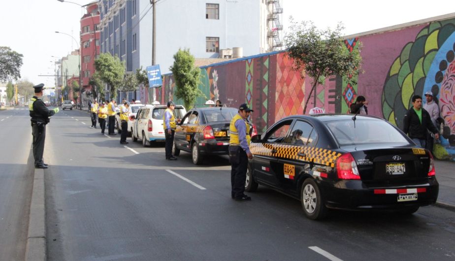 Un total de 18 vehículos que prestaban el servicio de ‘taxi colectivo’ fueron enviados la tarde de hoy al depósito. (Difusión)