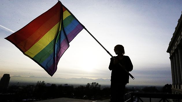 Mayoritario apoyo al matrimonio gay entre jóvenes de Chile. (AP)