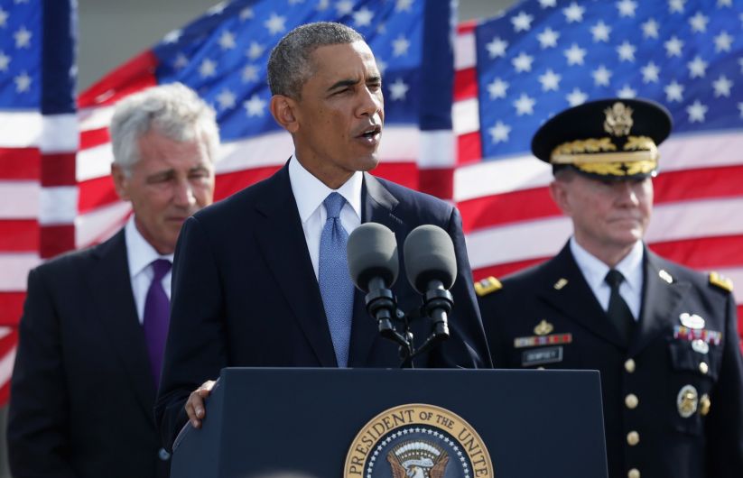 Barack Obama habló en el Pentágono durante una ceremonia privada para los familiares de los fallecidos en el ataque a la sede central del Departamento de Defensa. (AFP)