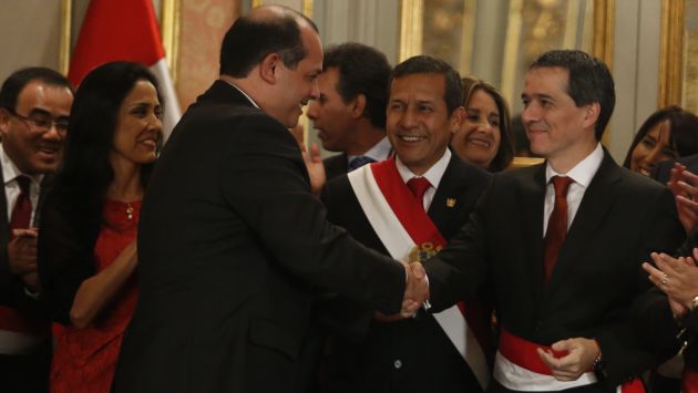Luis Castilla saludó al nuevo ministro de Economía, Alonso Segura. (Martín Pauca)